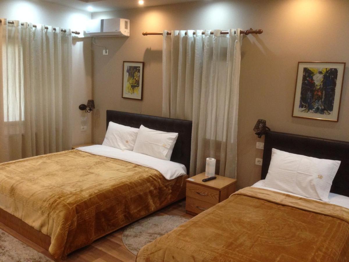 קורצ'ה Hotel Bujtina Bicolli מראה חיצוני תמונה