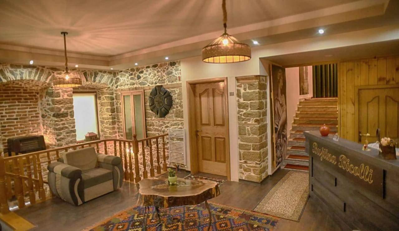קורצ'ה Hotel Bujtina Bicolli מראה חיצוני תמונה