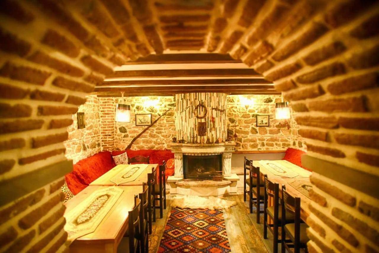 קורצ'ה Hotel Bujtina Bicolli מראה חיצוני תמונה