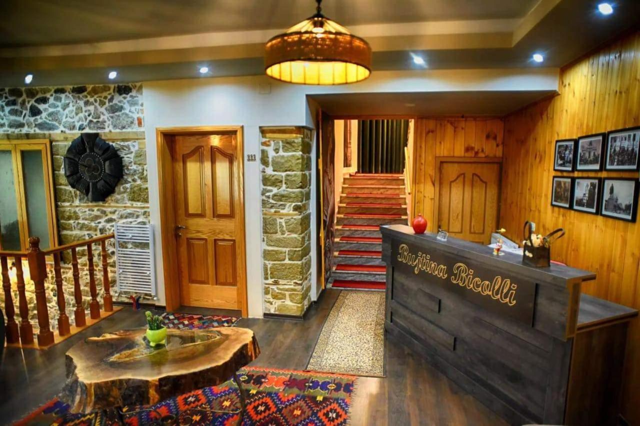 קורצ'ה Hotel Bujtina Bicolli מראה חיצוני תמונה