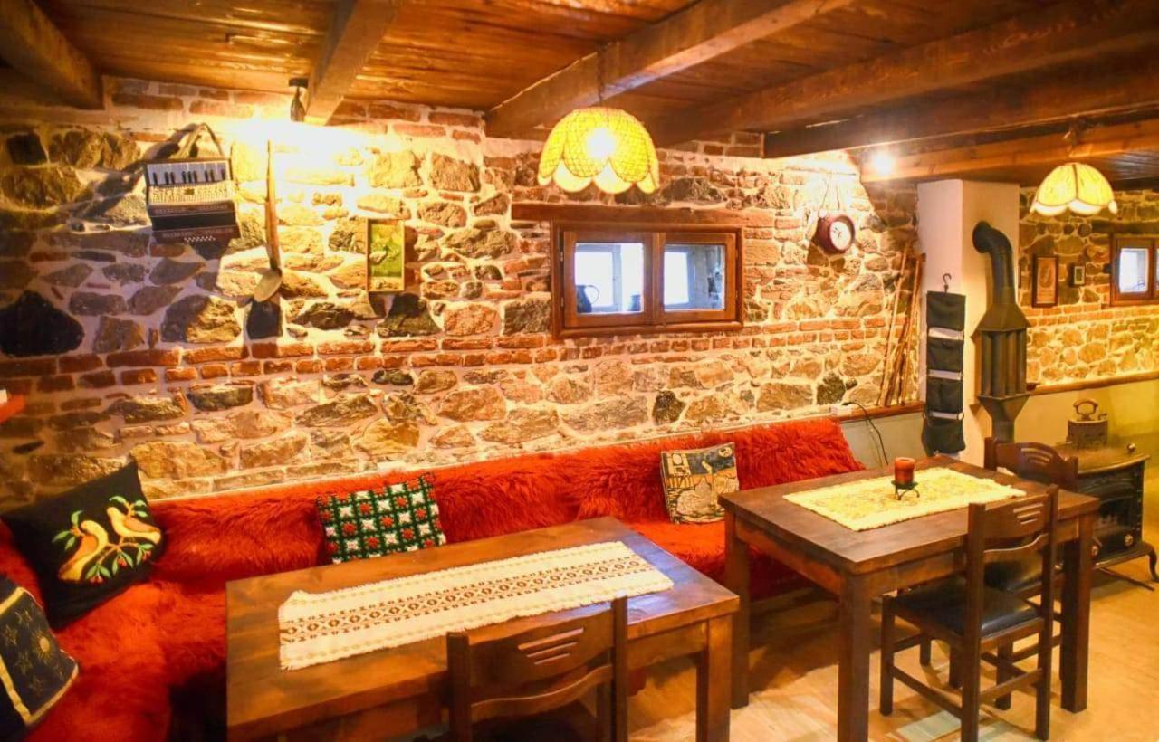 קורצ'ה Hotel Bujtina Bicolli מראה חיצוני תמונה