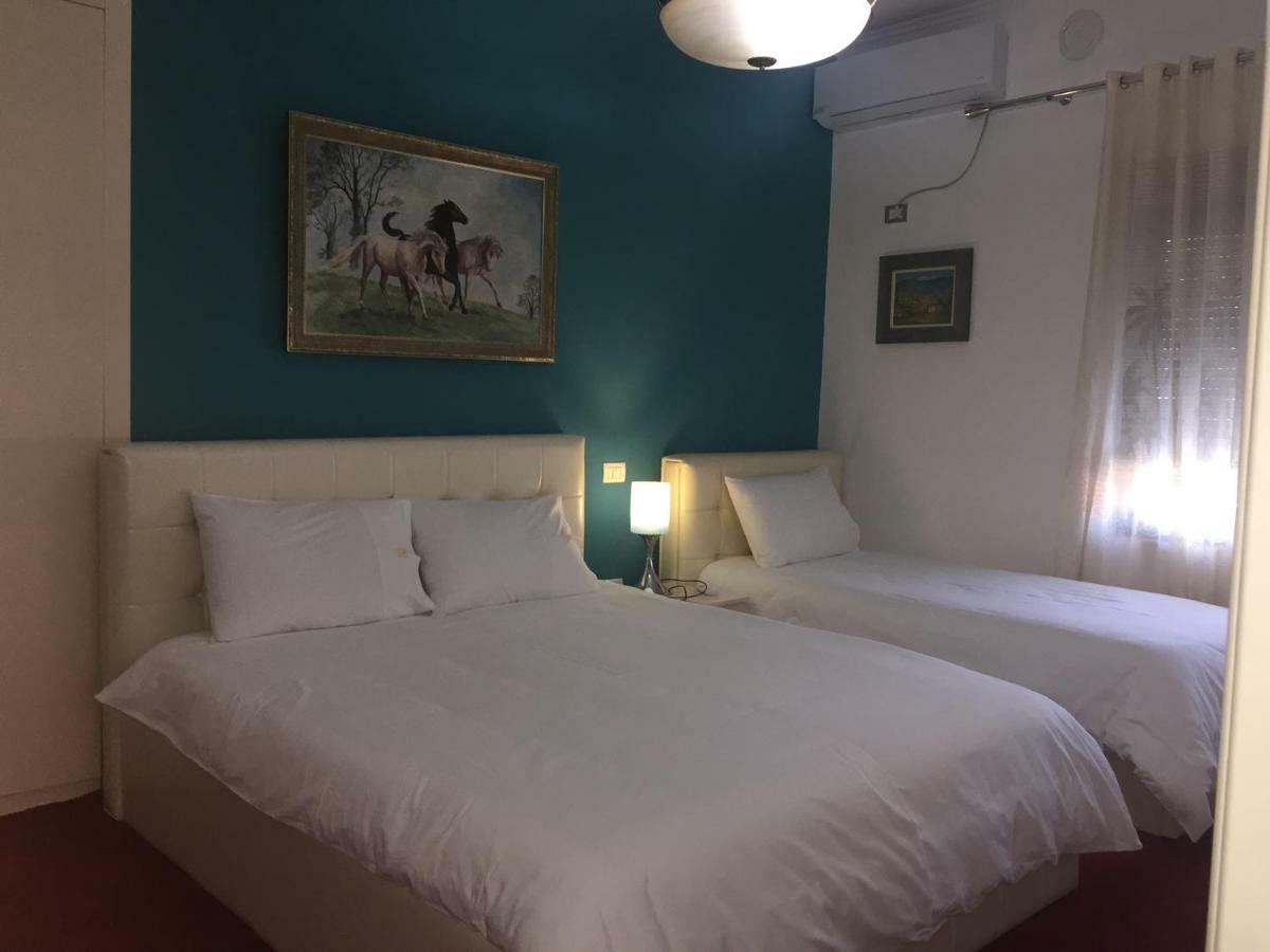 קורצ'ה Hotel Bujtina Bicolli מראה חיצוני תמונה