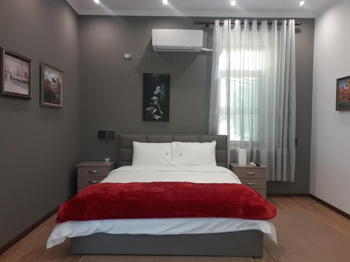 קורצ'ה Hotel Bujtina Bicolli מראה חיצוני תמונה